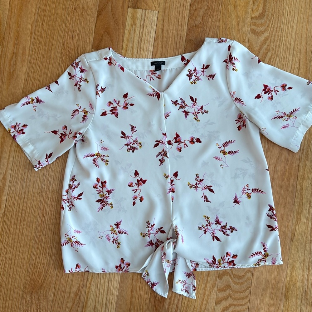 Ann Taylor blouse with tie 👚